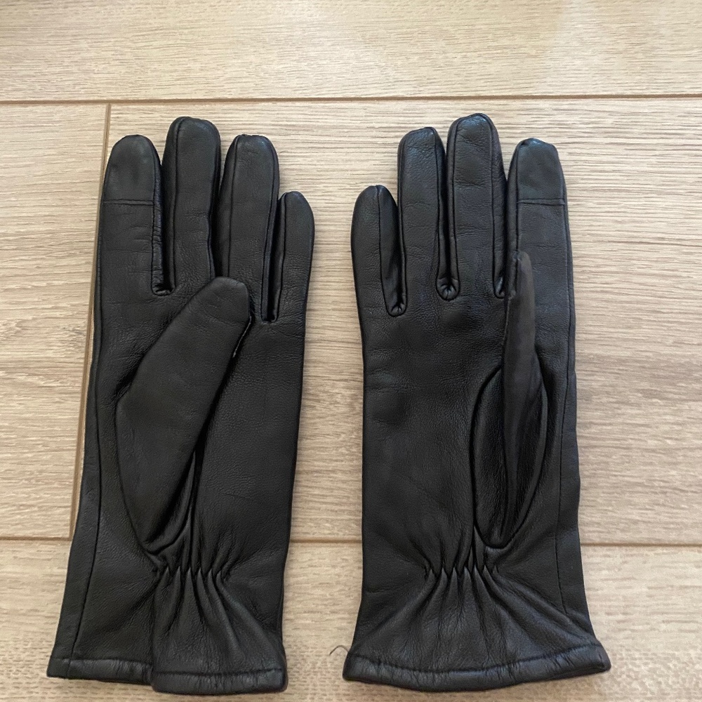 Black leather gloves Medium